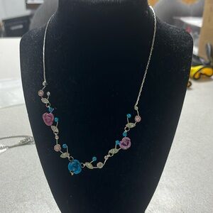 Pretty rose necklace
